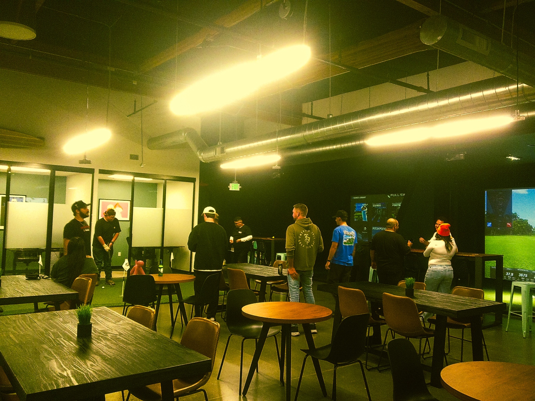 Night at the indoor golf simulator